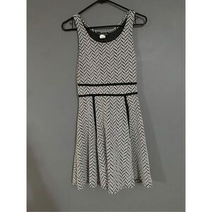 French Atmosphere Chevron Striped Knit Stretch Sleeveless Dress Size Medium